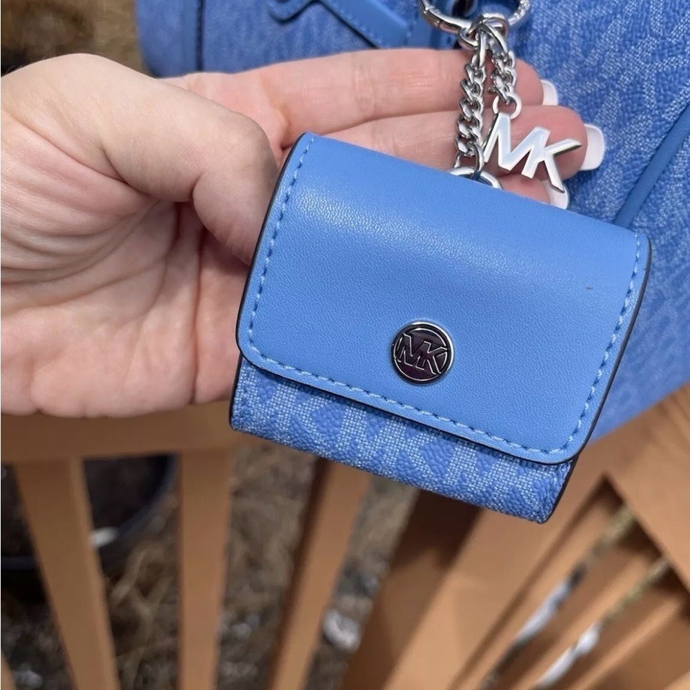 Michael Kors South Pacific Medium Duffle Satchel Crossbody NWT AirPods Charm - Picture 5 of 10